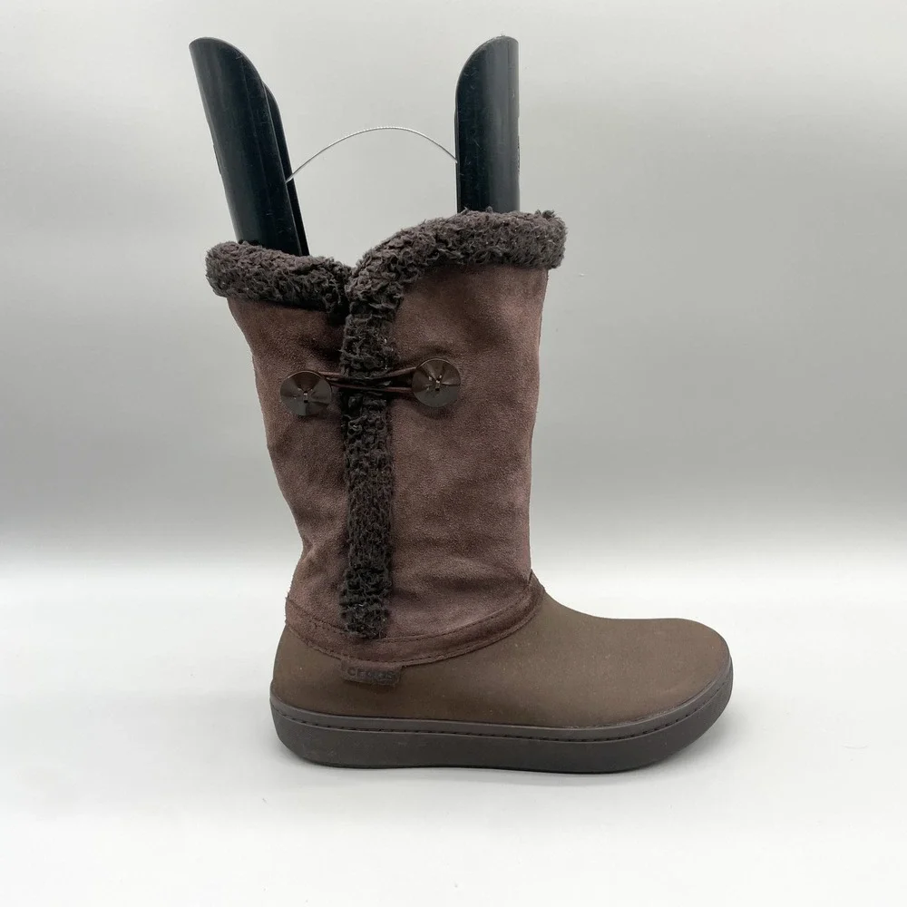 Crocs Modessa Button Suede Boots Brown Faux Fur Lined Womens 8 Cozy Casual Snow